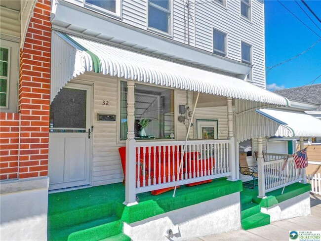 Photo - 32 Powell St