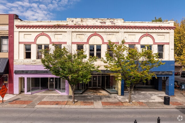 Photos taken prior to renovation. New photos coming soon.