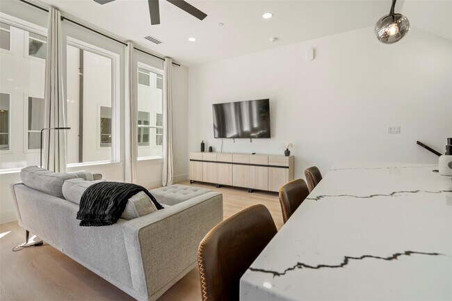 Photo - 2019 California Dr