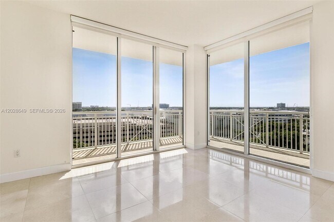 Photo - 19501 W Country Club Dr Unidad 1009