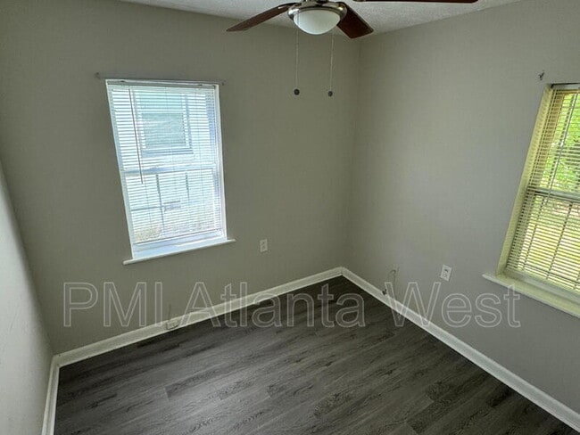 Photo - 147 Lawton St SW