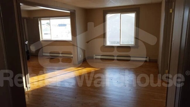 Photo - 112 5th St