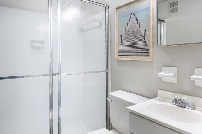 3BR, 2BA - 1,040SF - Bathroom