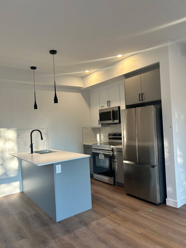 98 Bristol Ave Unit 2