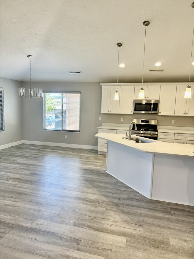 Photo - 2261 S Tonaquint Dr