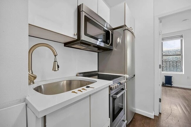250 Broome St Unit 15