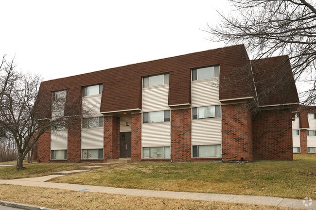 Parkway Manor - Parkway Manor Apartments