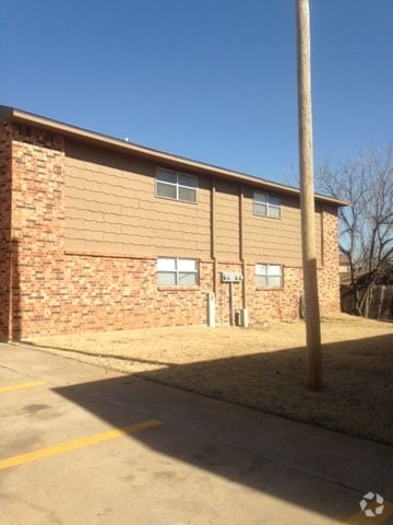 Exterior - Gray Warr Apartments