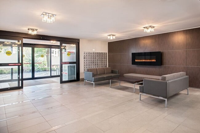 Photo - 297 Queens Ave