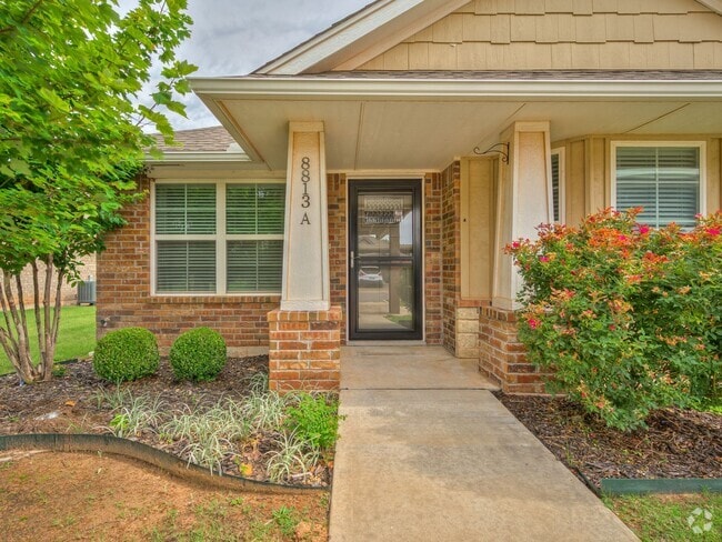 Building Photo - 8813 SW 55th St Unit A - The Kelsi Rental