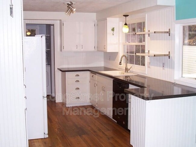 Photo - 2872 SE Linda St