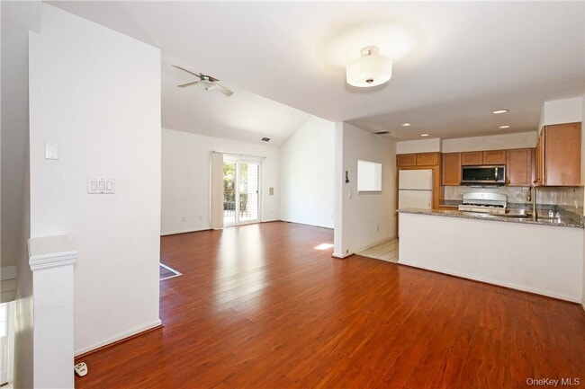 Photo - 599 Midland Ave Unidad 2-5
