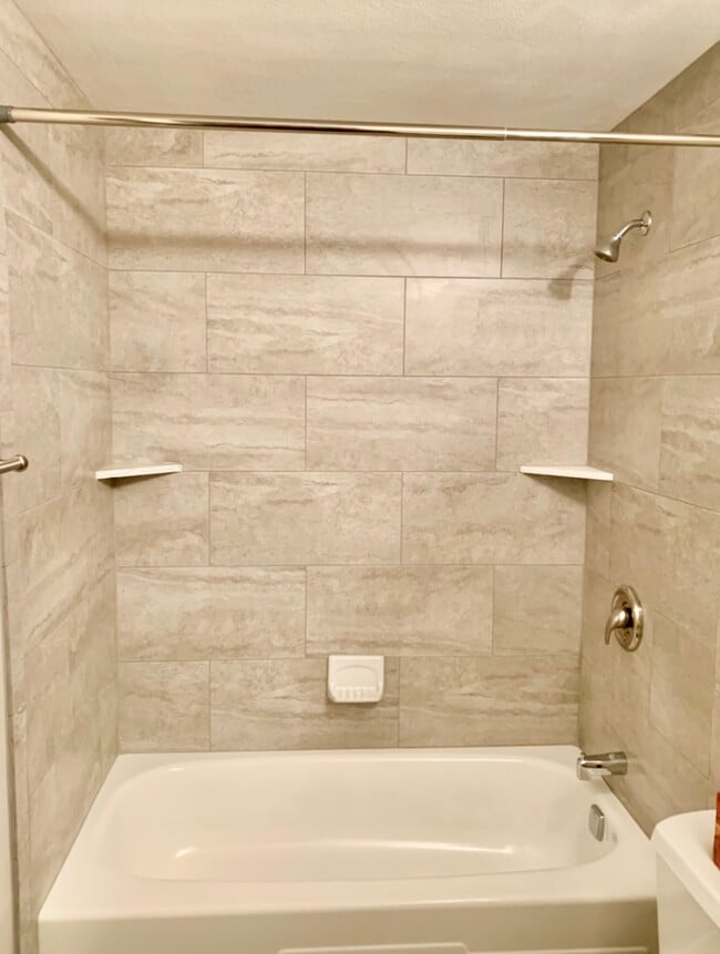 Photo - 8415B Shallowcreek Rd