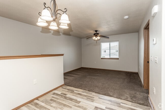 1HAB, 1BA - 880 ft² - Silver Springs Townhomes