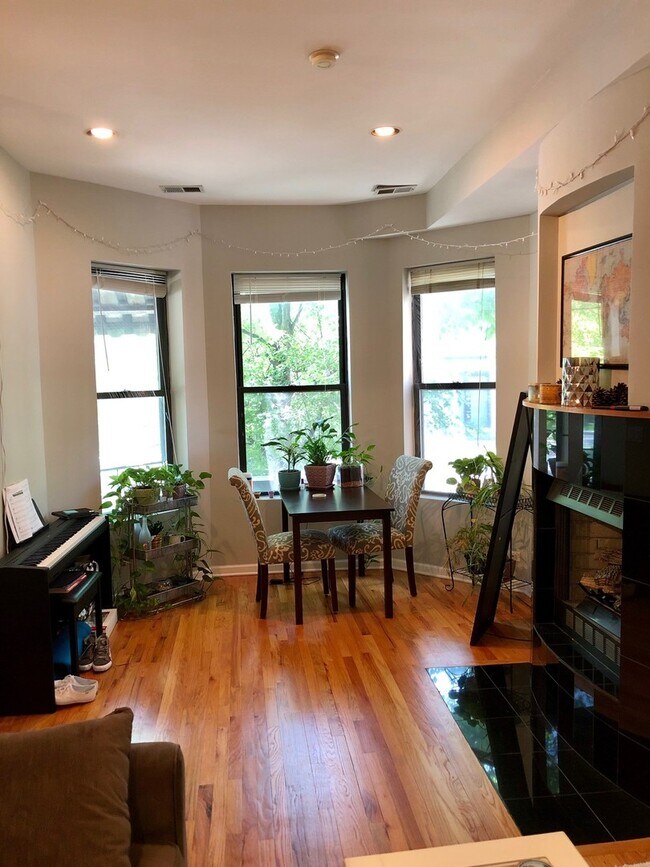 Photo - 1931 N Hoyne Ave Unidad 1