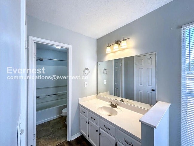 Photo - 3400 Laurelwood Dr