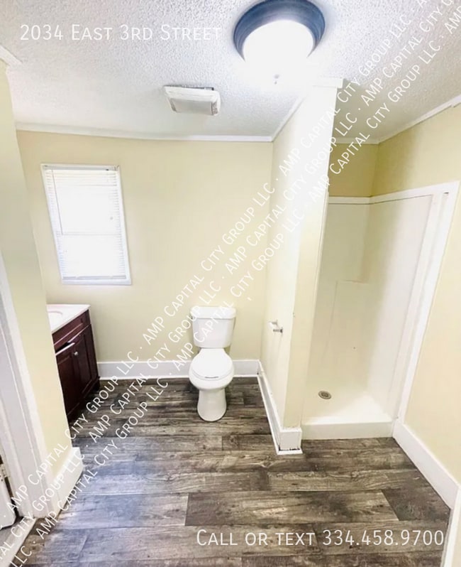 Photo - 2034 E 3rd St