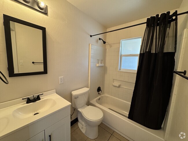 Building Photo - 1425 S School St Rental