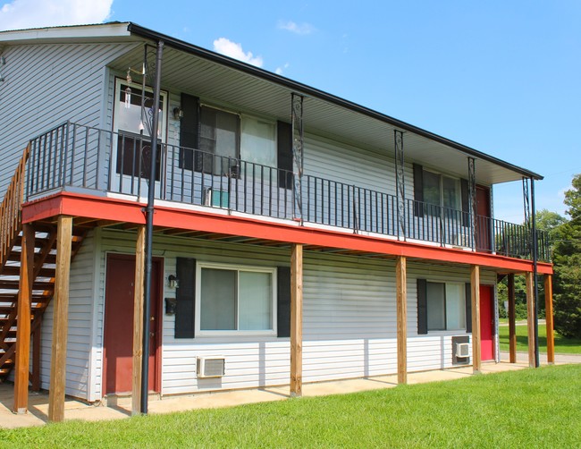 Exterior del pueblo colonial - Colonial Village Apartments