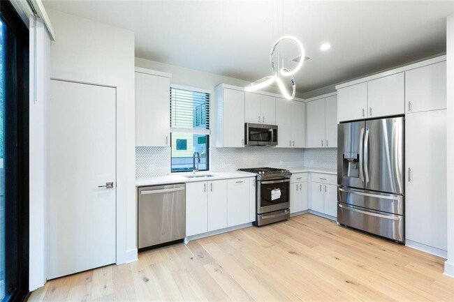 Photo - 1116 Walton Ln