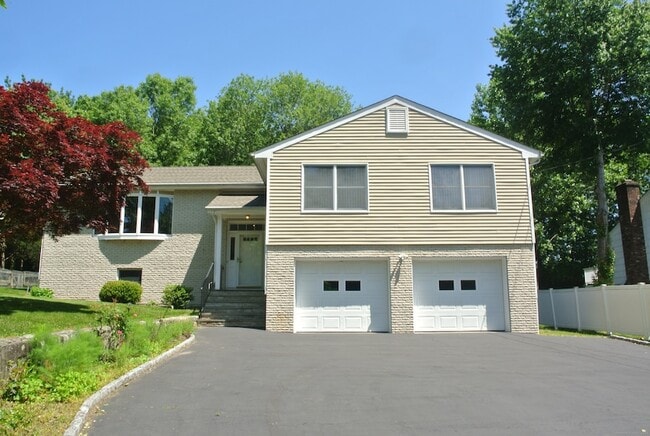 Photo - 302 Westwood Rd House