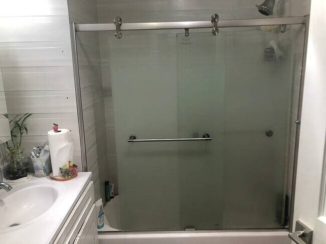 Photo - 46-25-25 Queens Blvd Unidad SUITE #4D