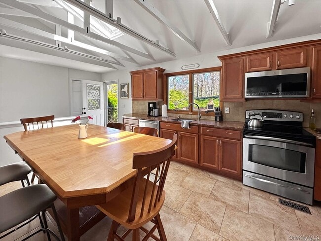 126 Overhill Rd