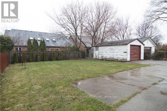 Photo - 186 Maurice Dr
