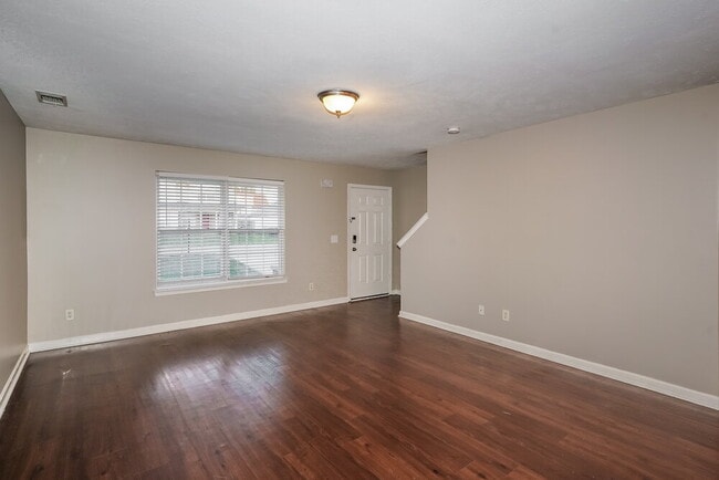 Photo - 712 Holland Ridge Dr