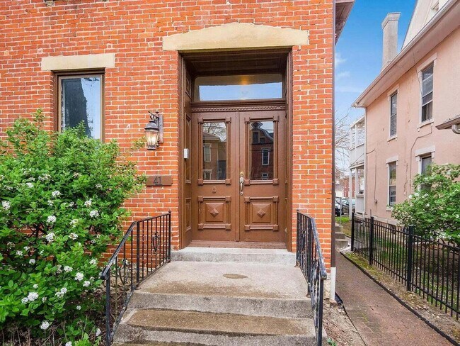Photo - 41 Kings Ct Unit #D