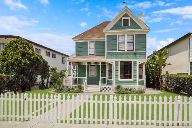 Photo - 3718-3726 First Ave. Unidad 3718