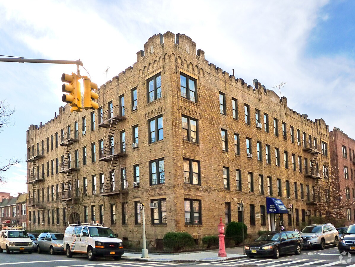 Photo - 902 41st Street Apartments