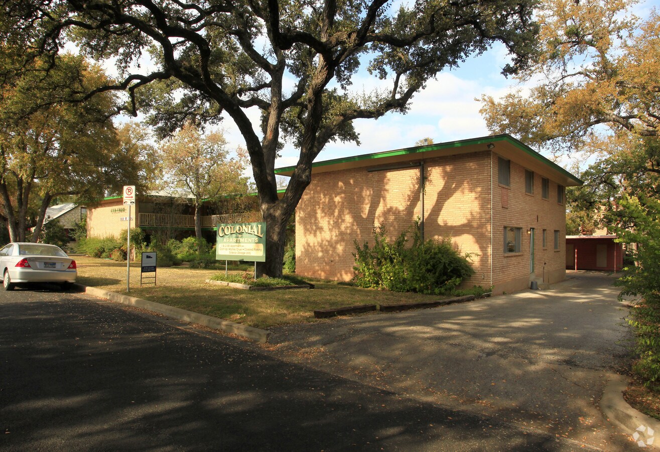 Photo - Colonial Apartments