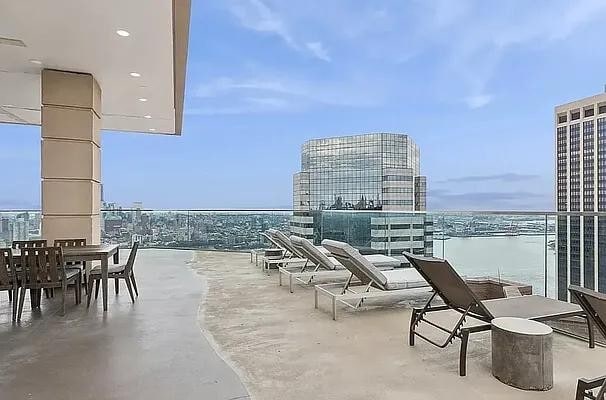 Photo - 75 Wall St Unidad 24