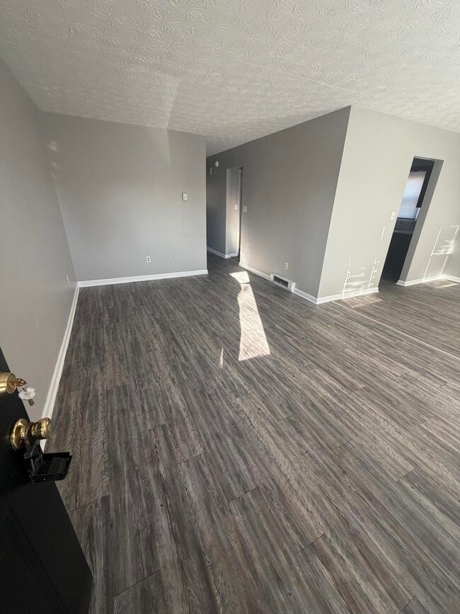 Photo - 301 Rebel Rd