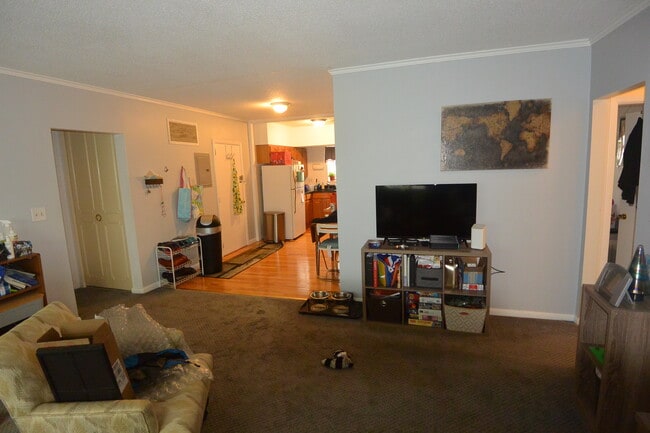 Building Photo - 178 Lake Shore Rd Unit Four