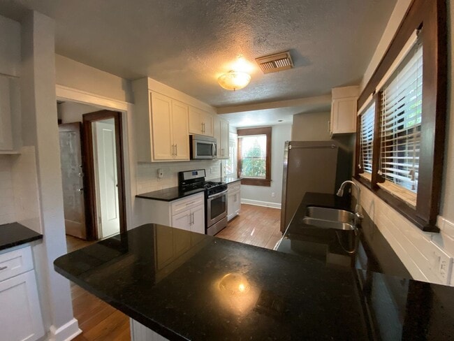 Building Photo - 2830 San Gabriel St Unit A