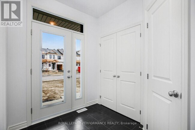 Photo - 724 Namur St