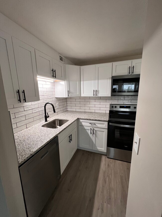 Kitchen - 2090 Woodtrail Dr Condo