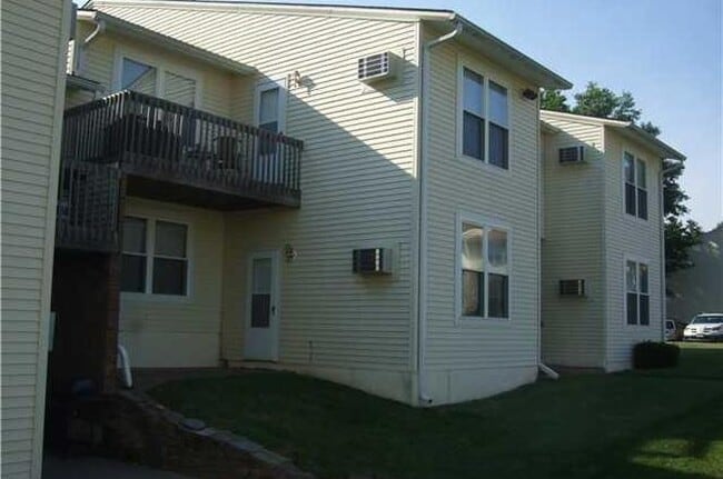 Building Photo - 949 Pleasant Valley Rd #8-4 Unit c/o 217 DRT LLC
