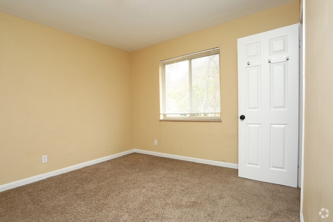 Bed Room - Residence at Cedar Grove