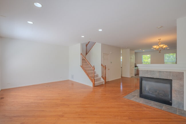 Photo - 838 Lewisburg Ln