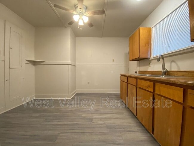 Photo - 621 Philippine St