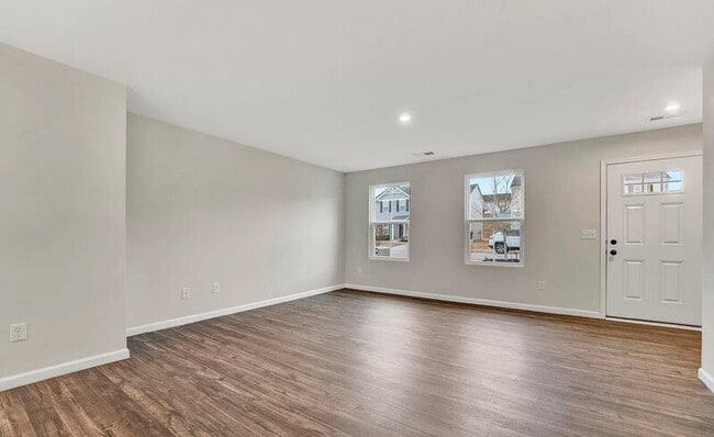 Photo - 8 Torrington Dr