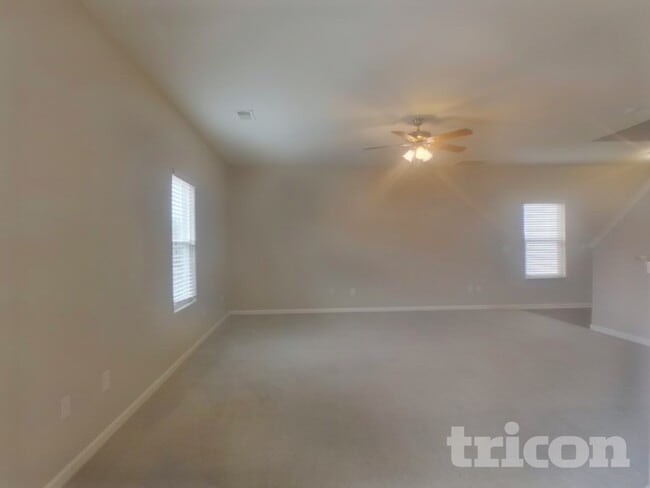 Photo - 1332 Waylon Ave