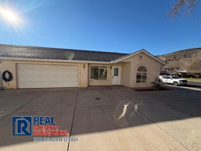 Building Photo - 2 Bedroom downtown