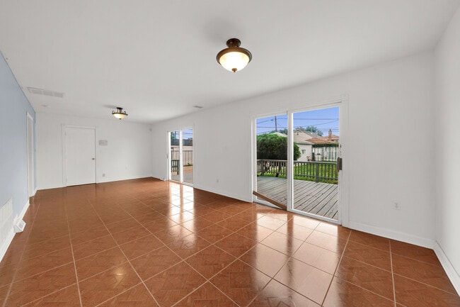 Photo - 4933 S Lockwood Ave