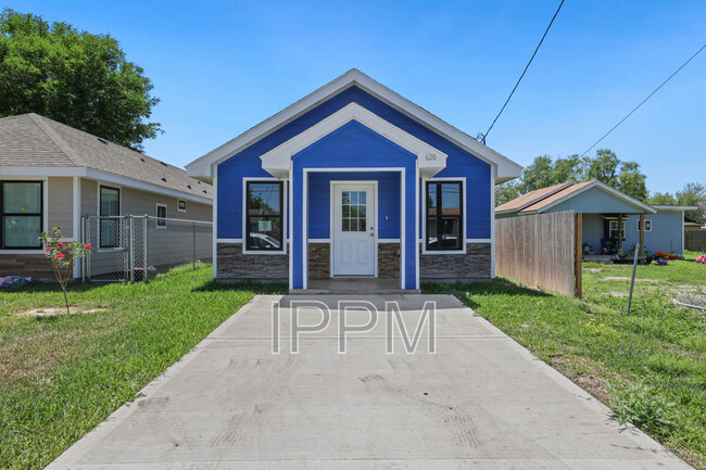 Building Photo - 620 E Llano Grande St Rental