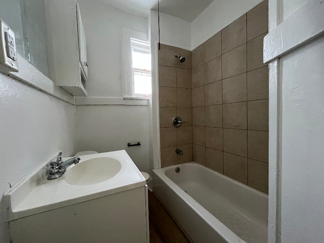 Photo - 683 State St