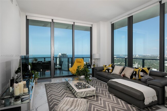 Photo - 1300 S Miami Ave Unidad PH4906